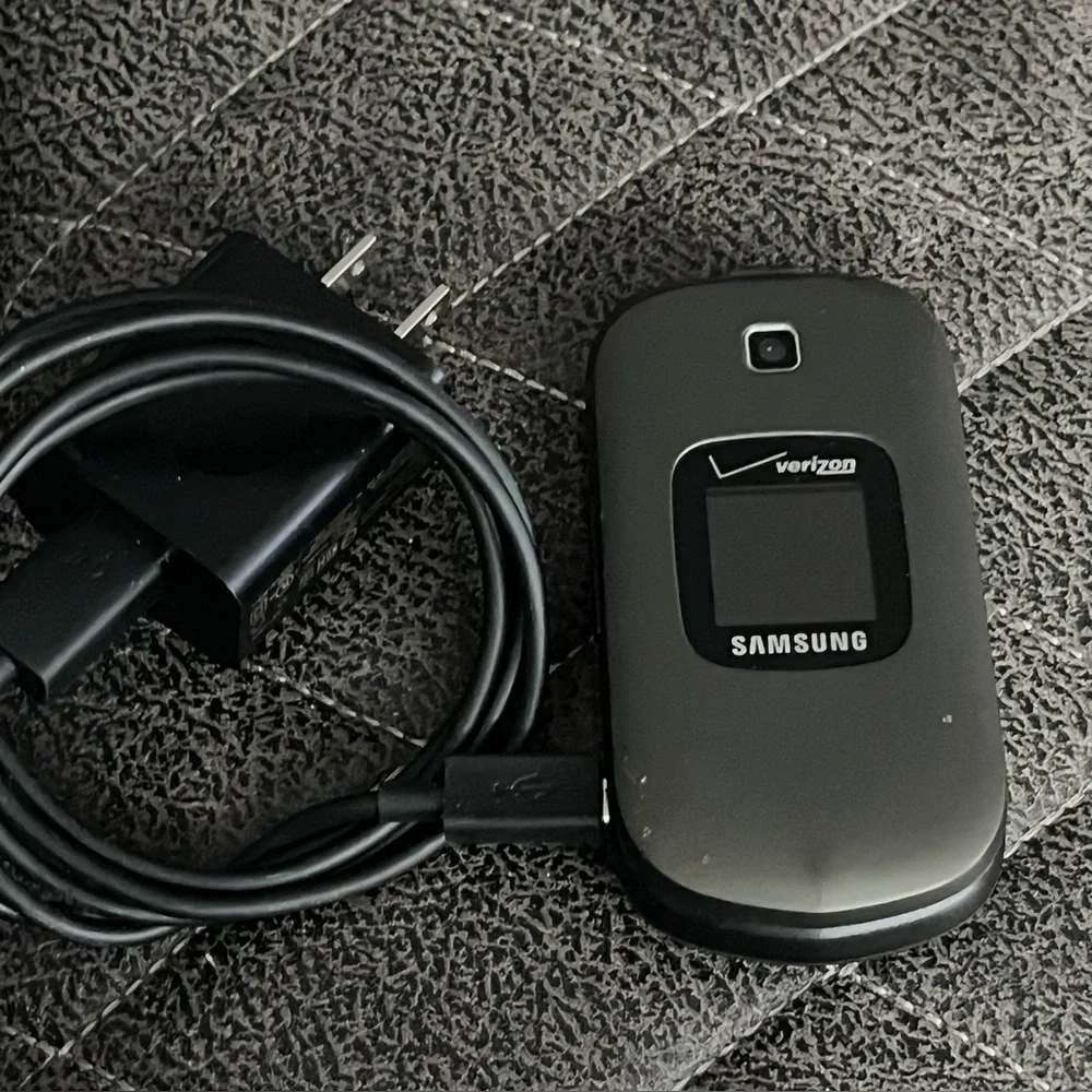 Samsung Gusto 2 flip phone, model SCH-U365, for the Verizon network.